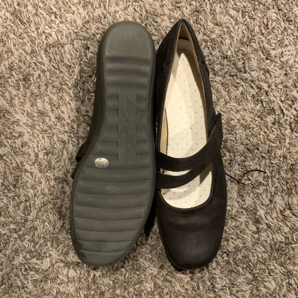 Women’s Easy Spirit Flat